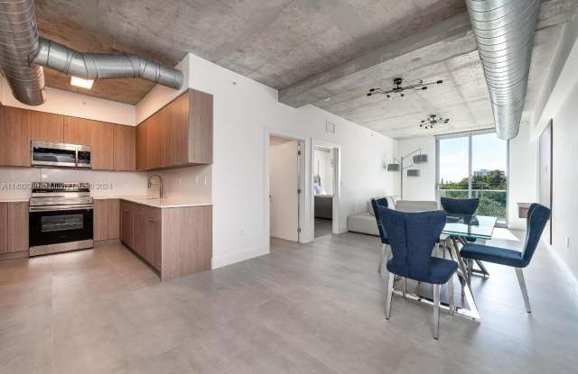 18501 NE 25th Ct Gallery 2