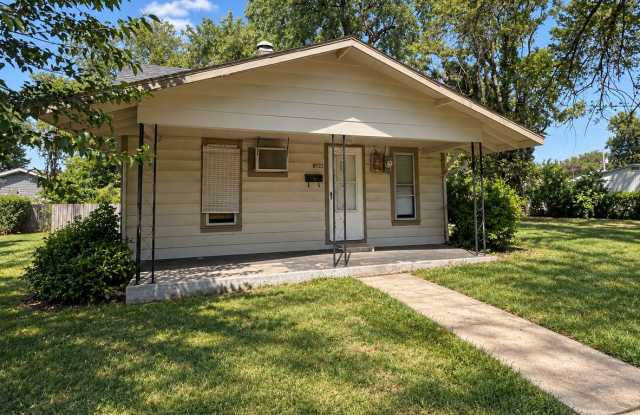 Cute 2 Bed/1 Bath Home Near I44! Gallery 3