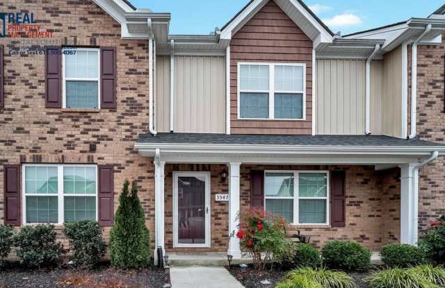 Lovely 2BR/2.5 BA Murfreesboro townhome in Evergreen Farms! Washer/dryer included! Gallery 1