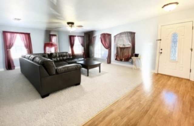 1825 Glenway Drive Gallery 2