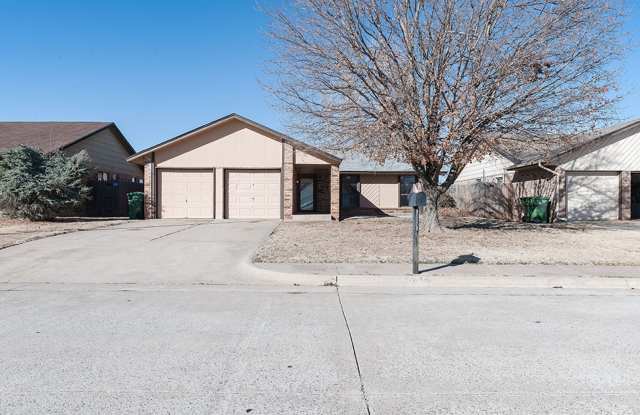Cozy 3 Bed 2 Bath near Yukon High School photos photos