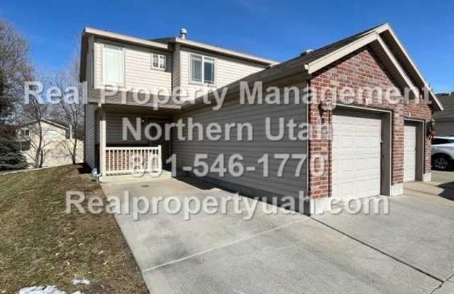 2 Bedroom 1.5 Bath Townhome Now Available! photos photos