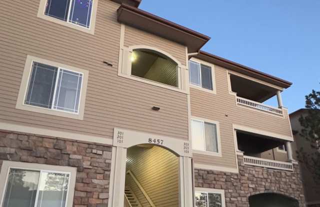 SW Littleton Top Floor Condo with Mountain Views! - 8457 South Hoyt Way, Ken Caryl, CO 80128
