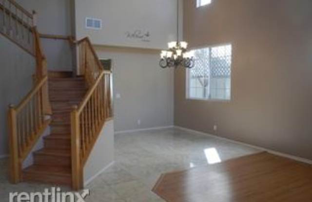 1317 Somerset Ct Gallery 2