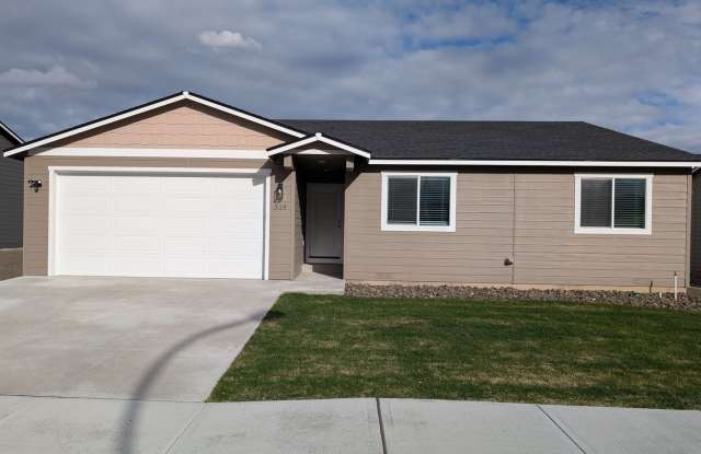 1/2 off first month's rent!! Newly Constructed 4-Bed, 2-Bath Home in East Wenatchee! photos photos