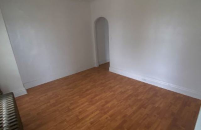 165 frothingham ave B Gallery 4