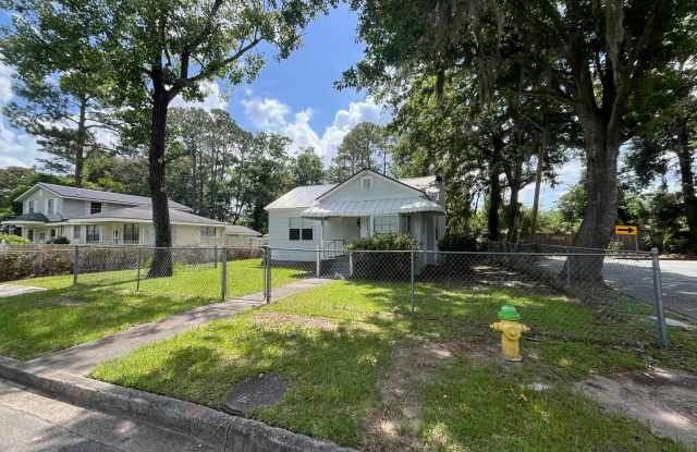 3 Bedroom + Bonus Room Home in Sunset Park! photos photos