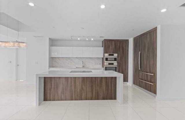 851 NE 1st Avenue 3512, Miami, FL 33132 photos photos