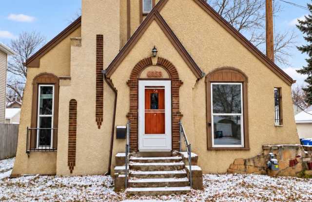Spacious 6 Bedroom 2 Bathroom Home in Minneapolis!! Gallery 1