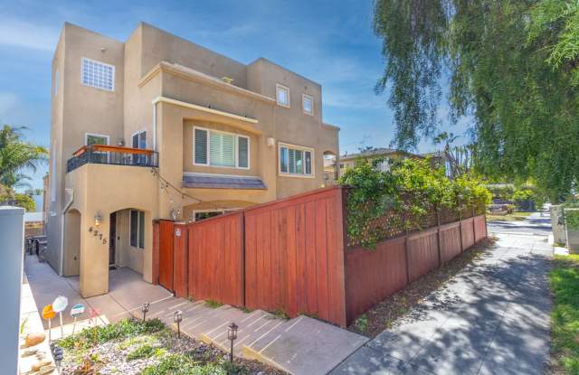 Beautiful 3 br/3.5ba Townhome in Pacific Beach Just Blocks to Crown Point Shores! photos photos