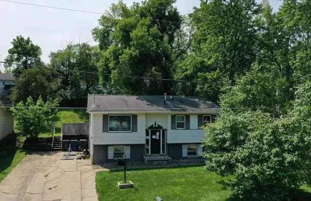 1024 Spring Street - 1024 Spring Street, Des Moines, IA 50315