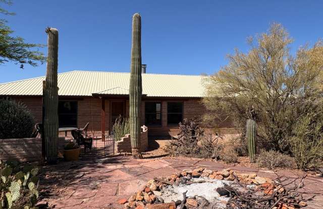 Desert Home on 3.3 Acres with Rooftop Views & Unique Rammed Earth Design photos photos