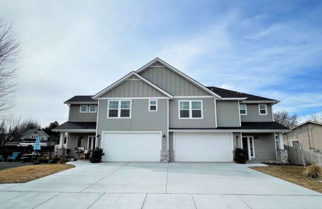 Adorable 2 bed 2 bath townhouse in Garden City photos photos