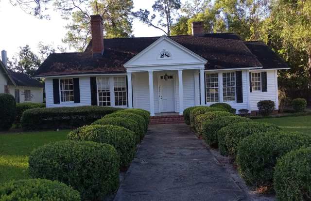 Great home near VSU! - 203 East Alden Avenue, Valdosta, GA 31602