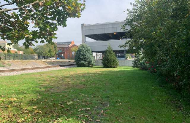 Historic Limestone 2 Bedroom 2 Bath House in York City-Large Yard and Parking - 157 North Newberry Street, York, PA 17401 Historic Limestone 2 Bedroom 2 Bath House in York City-Large Yard and Parking - 157 North Newberry Street, York, PA 17401