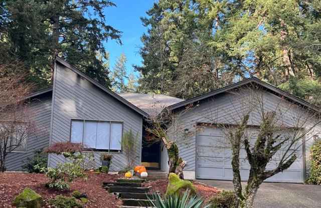 Large one level home with secluded backyard! New Carpet photos photos