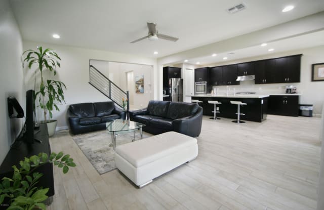918 W Yellowstone Way - 918 W Yellowstone Wy, Chandler, AZ 85248
