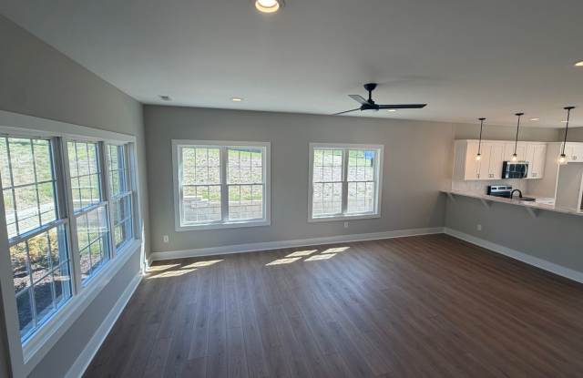 End Unit 2 Bed 2.5 Bath Townhome Gallery 1