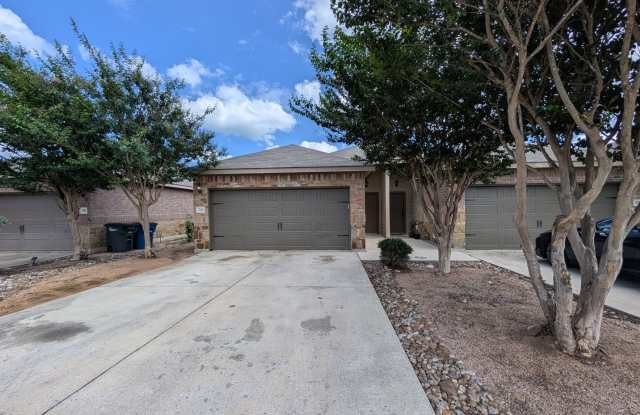 3/2/2 / Fridge & BBQ Pit Included / Stained Concrete Floors / No Carpet / Patio w Ceiling Fan / CISD photos photos