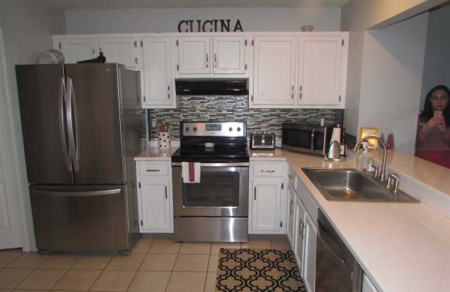 510 SOMERSET CT Gallery 2