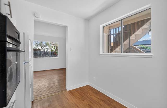 736 Mountain View Avenue - 1 Gallery 4