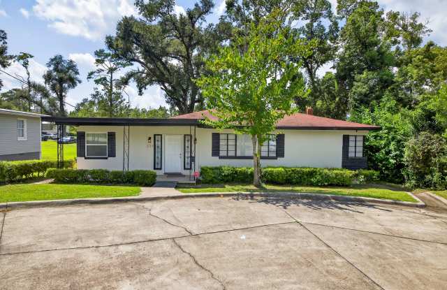 Renovated 4/3 House Near FSU! Available August 2025!! photos photos