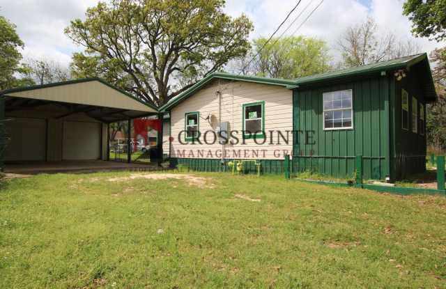 Tour Today! 3 Bedroom 2 Bath in Bullard! Large Shop! Gallery 4
