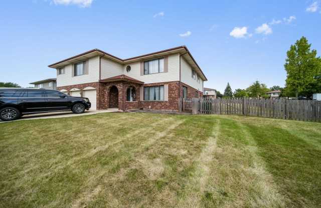 309 Starling Court - 309 Starling Court, Bloomingdale, IL 60108