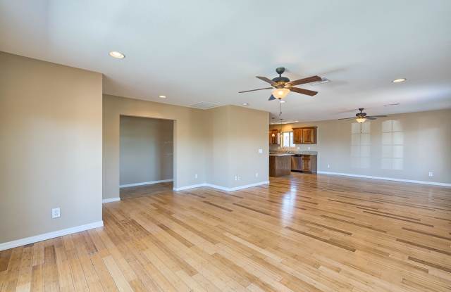 1601 N 13TH Avenue Gallery 4
