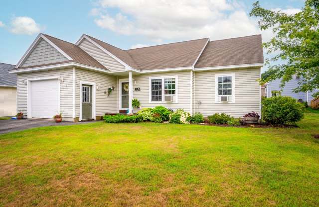 Gorham 3BD/2BA Single Family Home with Garage Available 9/7!! - 9 Stephanie Drive, Gorham, ME 04038