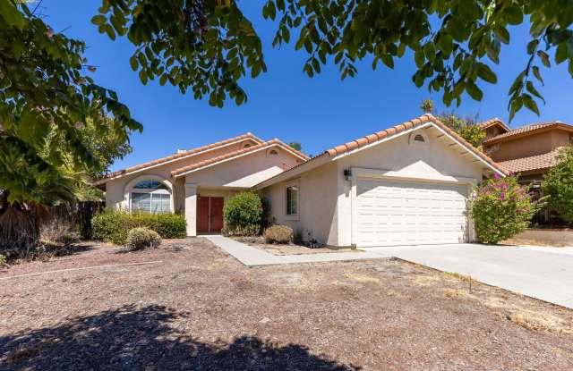 4 BD/2 BA Ranch Style Home w/Private Yard, 2 Car Garage and A/C - 40427 Crystal Aire Court, Murrieta, CA 92562