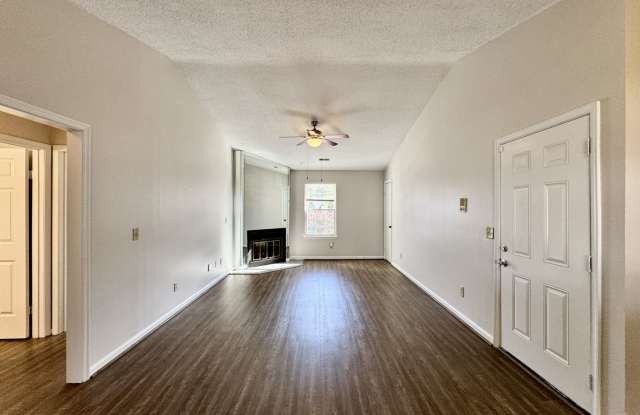 2-Bedroom 2nd Floor Condo Near Beaches! Pet Friendly! Some Utilities Included! Available XX-XX-XXXX! Gallery 3