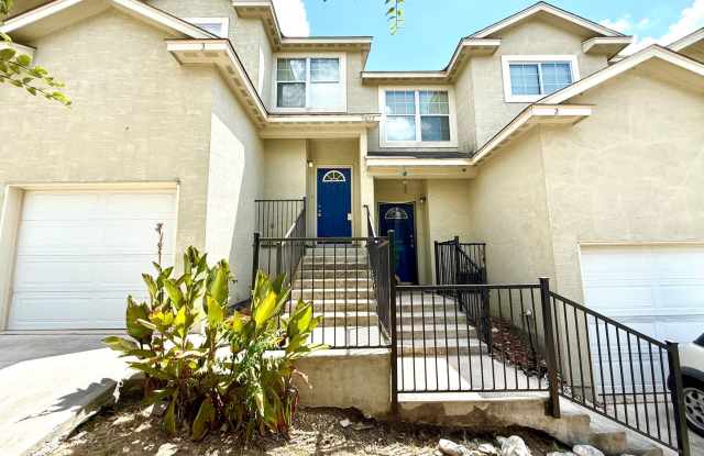 Spacious 2 Story 3 bedroom / 2.5 bath Townhome! photos photos