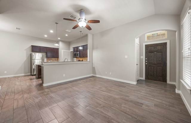Beautiful 3 Bedroom Duplex Located in New Braunfels, Texas! photos photos