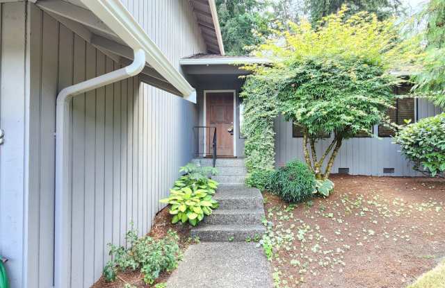 3 Bed/ 2.5 Bath in Everett Gallery 4