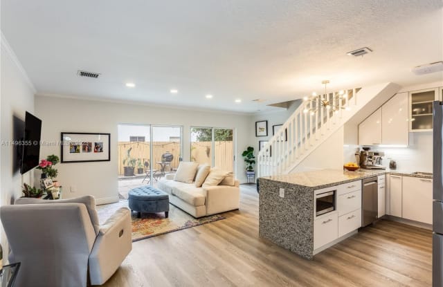 9417 SW 77th Ct - 9417 Southwest 77th Court, Kendall, FL 33156