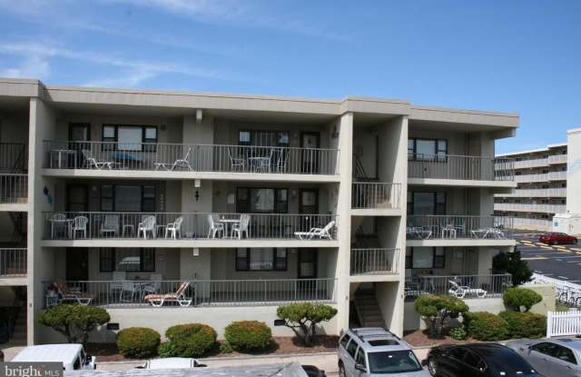 New year round rental mid town Coastal Hwy photos photos