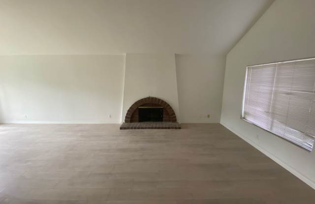 3074 Lodgewood St Gallery 4