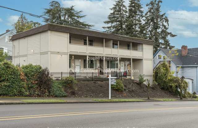 Updated Two Bedroom Unit in the Heart of Oregon City - DEPOSIT SPECIAL photos photos