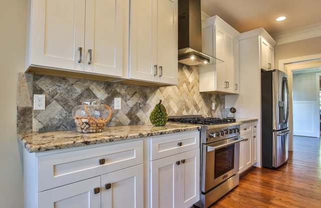 Luxurious 4 Bedroom Single Family Home Minutes from Midtown! Gallery 4