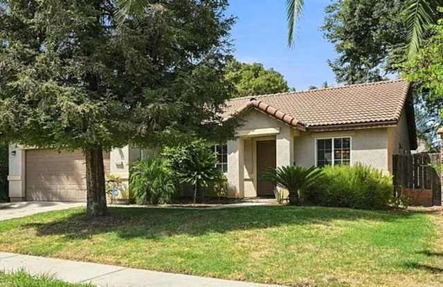 Beautiful Home in SE Visalia on a Corner Lot!  Just llike new! Gallery 1