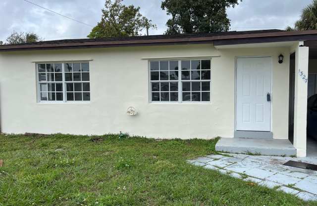 1327 SW 22 AVE photos photos