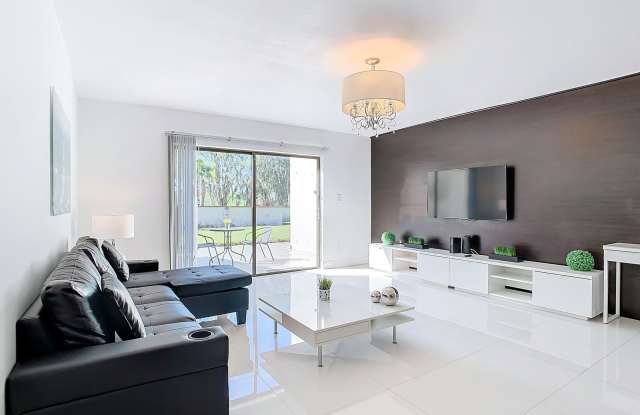 5415 Vineland Road photos photos