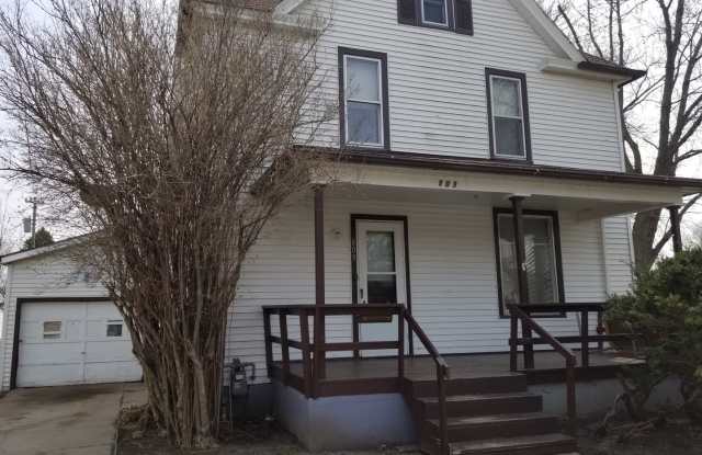 Large 4 bedroom, 2 bath home-Beautiful home with updated flooring! Casa grande de 4 dormitorios y 2 baños. ¡Hermosa casa con pisos renovados! photos photos