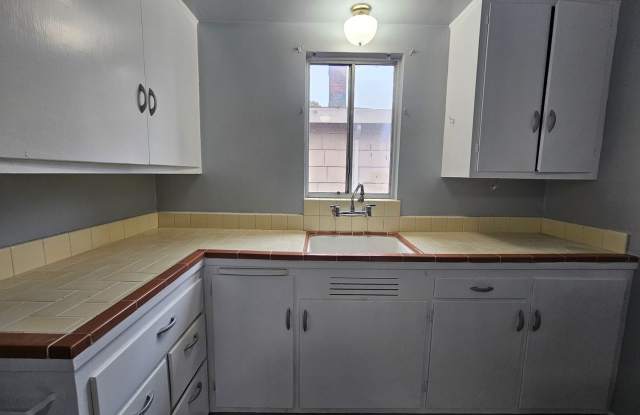 38th St. Duplex Gallery 4