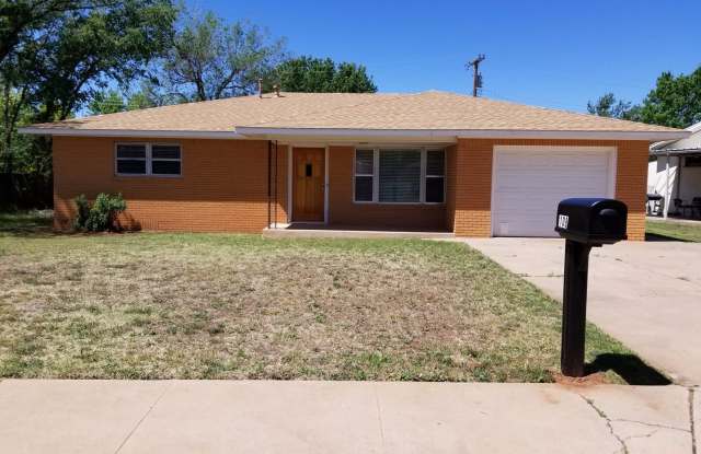 UPDATED LARGE 3 BEDROOM HOME photos photos