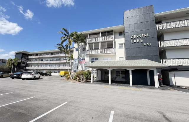 941 Crystal Lake Dr photos photos