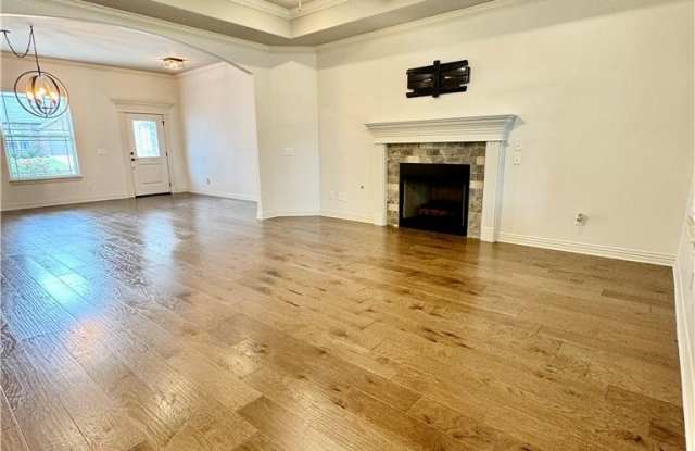 1300 Hickory Street Gallery 4
