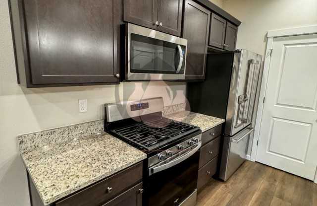 Adorable Dallas Townhome - Available Now!!! Gallery 4