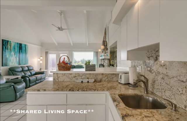 398 San Vicente Boulevard Gallery 1